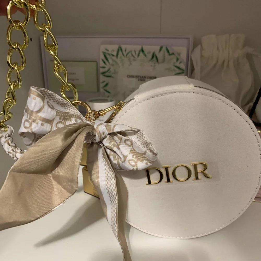 Dior reposhing this